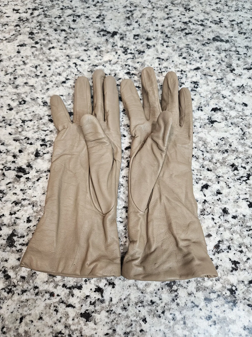 Women’s Soft Taupe Leather Gloves – Classic Dress Gloves